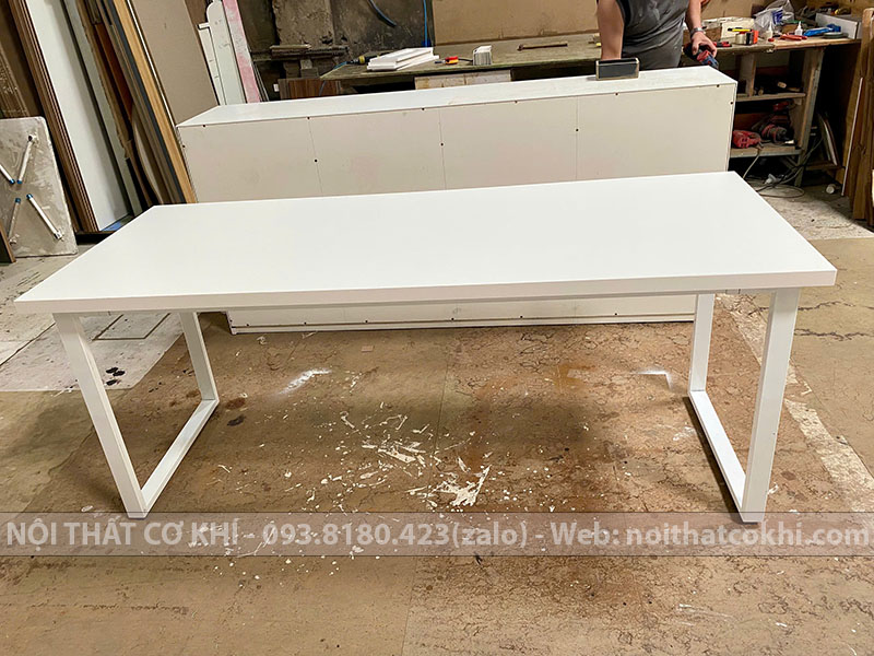 Bàn Chữ U Chân Sắt Màu Trắng 180x70cm